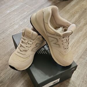 New Balance Women’s White/Beige Suede Croc Print Casual Sneakers